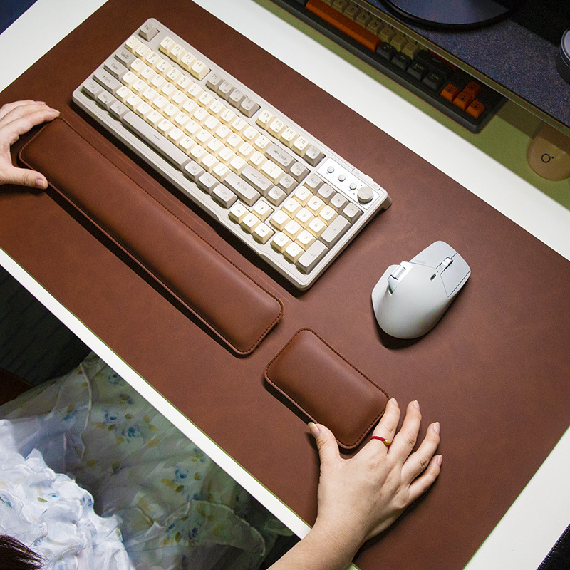 سجادة مكتب مقاومة للماء من الب - مراجعة Keyboard Wrist Pad Leather وسعره